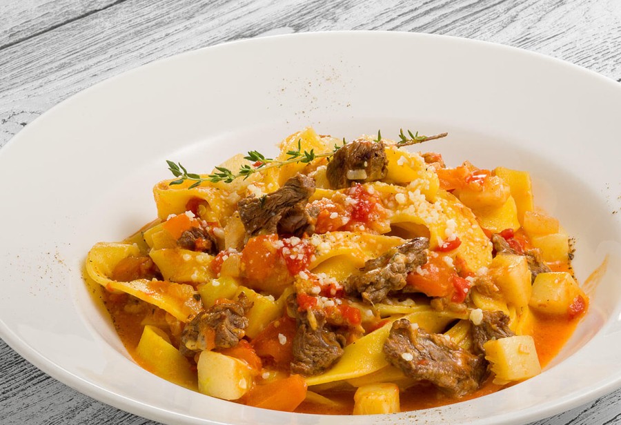 Паста с мясным рагу